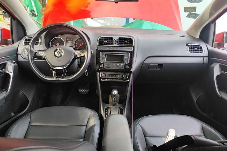 Used Volkswagen Polo 2014 1.6L Automatic Luxury Edition Center Console