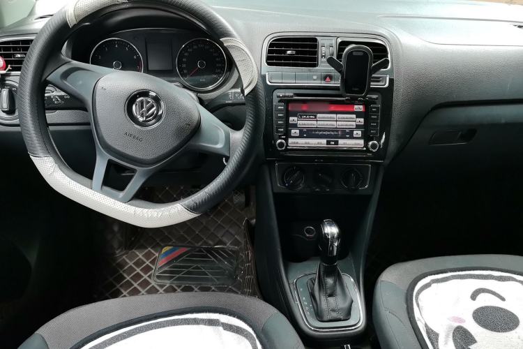 Used Volkswagen Polo 2014 1.6L Automatic Comfort Edition Center Console