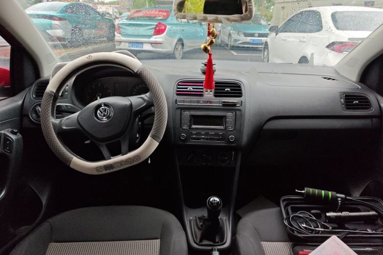Used Volkswagen Polo 2014 1.4L Manual Fashion Edition Center Console