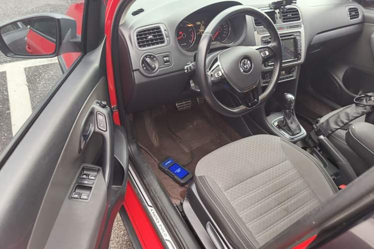 Used Volkswagen Polo 2014 1.6L Cross Polo Automatic Driver Seat