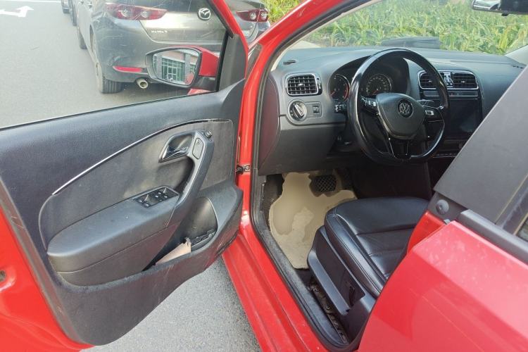 Used Volkswagen Polo 2014 1.6L Automatic Luxury Edition Driver Seat