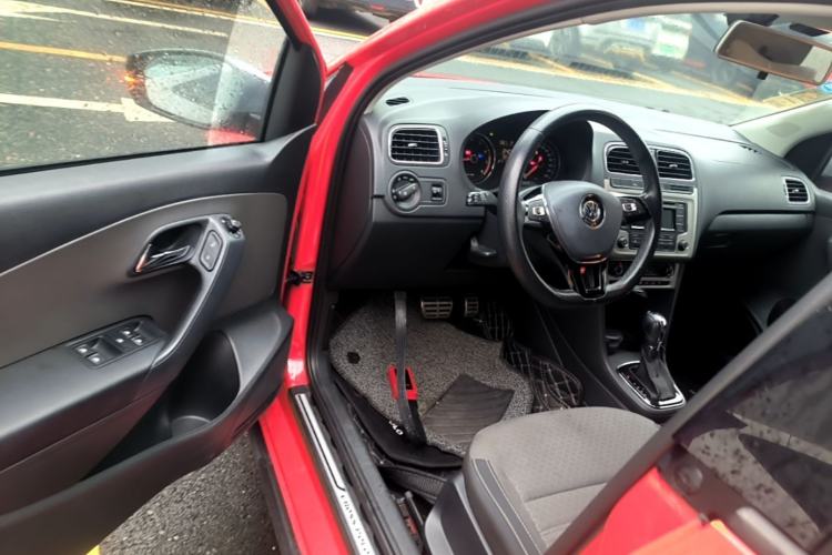 Used Volkswagen Polo 2014 1.6L Cross Polo Automatic Driver Seat