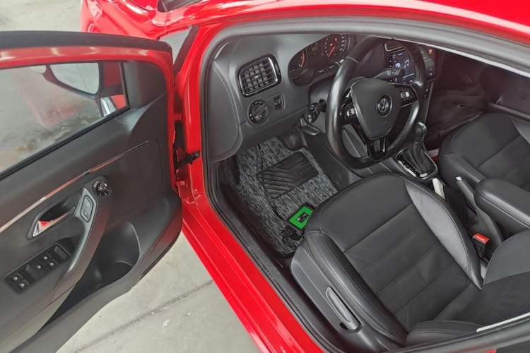 Used Volkswagen Polo 2014 1.6L Automatic Luxury Edition Driver Seat