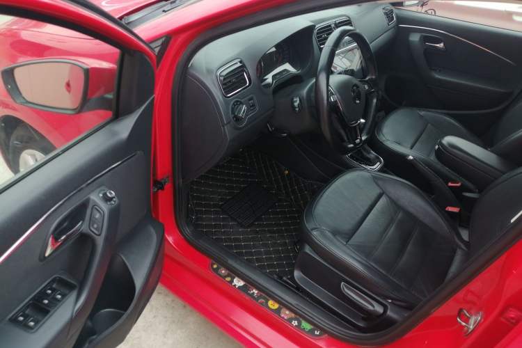 Used Volkswagen Polo 2014 1.6L Automatic Luxury Edition Driver Seat