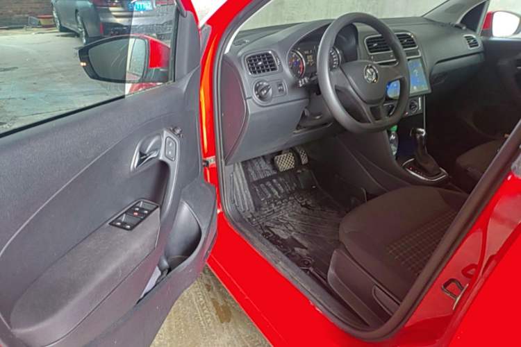Used Volkswagen Polo 2014 1.6L Automatic Comfort Edition Driver Seat