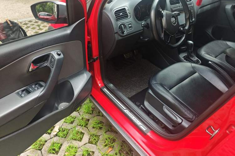 Used Volkswagen Polo 2014 1.6L Cross Polo Automatic Driver Seat