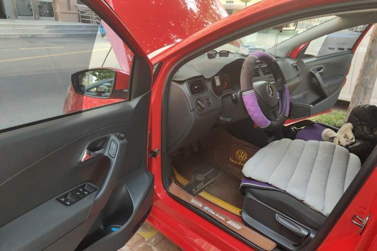 Used Volkswagen Polo 2014 1.4L Manual Fashion Edition Driver Seat