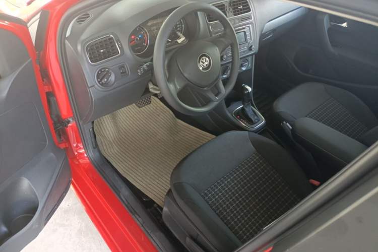 Used Volkswagen Polo 2014 1.6L Automatic Comfort Edition Driver Seat