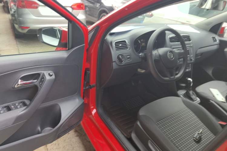 Used Volkswagen Polo 2014 1.6L Automatic Comfort Edition Driver Seat