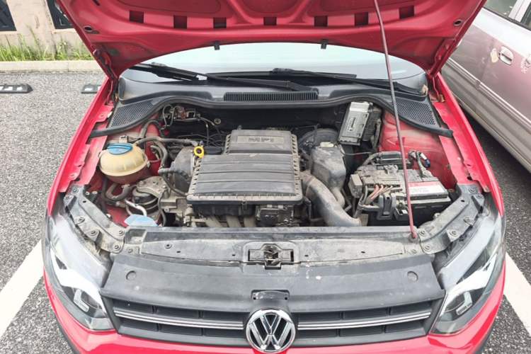 Used Volkswagen Polo 2014 1.6L Cross Polo Automatic Engine Bay