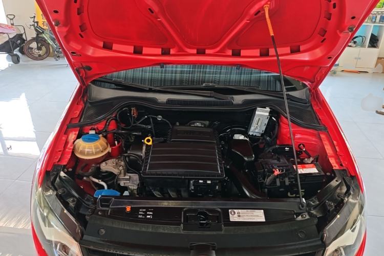 Used Volkswagen Polo 2014 1.6L Cross Polo Automatic Engine Bay
