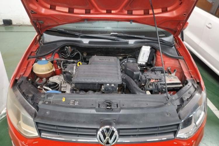 Used Volkswagen Polo 2014 1.4L Automatic Comfort Edition Engine Bay