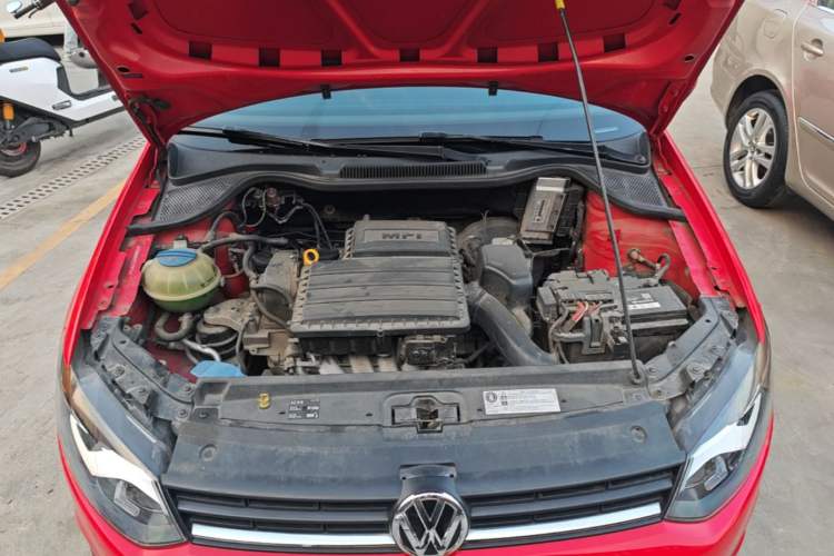 Used Volkswagen Polo 2014 1.4L Manual Fashion Edition Engine Bay