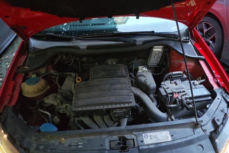 Used Volkswagen Polo 2014 1.6L Automatic Comfort Edition Engine Bay