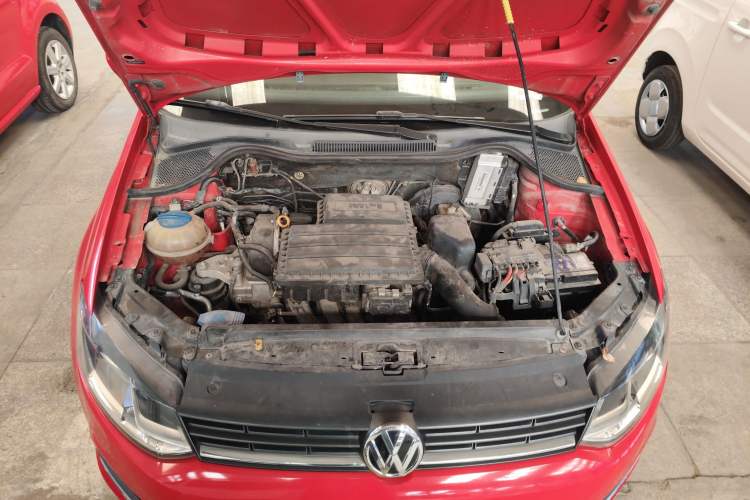 Used Volkswagen Polo 2014 1.6L Automatic Comfort Edition Engine Bay