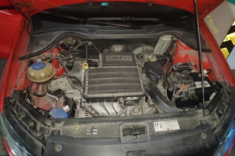 Used Volkswagen Polo 2014 1.6L Automatic Comfort Edition Engine Bay