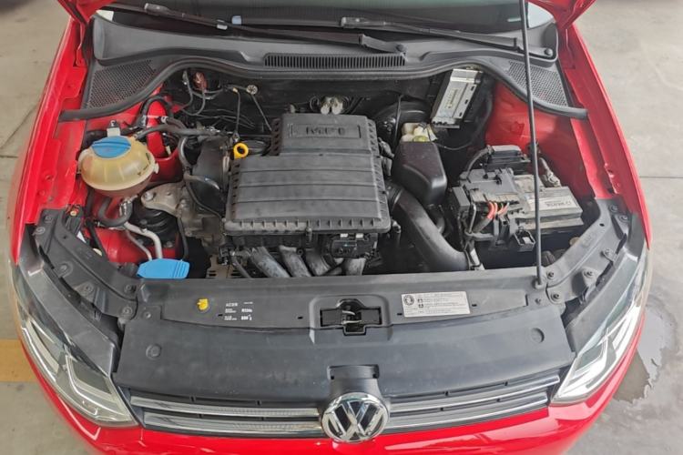 Used Volkswagen Polo 2014 1.6L Automatic Luxury Edition Engine Bay