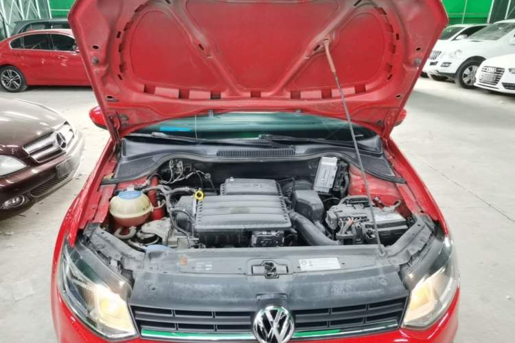 Used Volkswagen Polo 2014 1.6L Automatic Comfort Edition Engine Bay