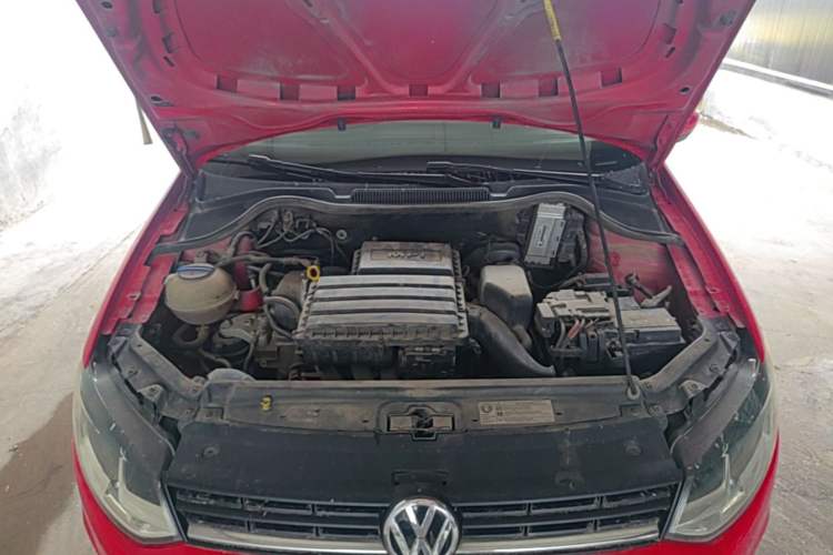 Used Volkswagen Polo 2014 1.6L Automatic Comfort Edition Engine Bay