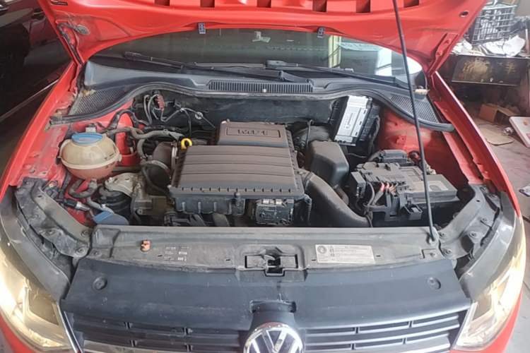 Used Volkswagen Polo 2014 1.4L Automatic Comfort Edition Engine Bay