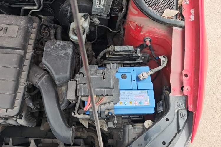 Used Volkswagen Polo 2014 1.6L Automatic Comfort Edition Engine Bay Left