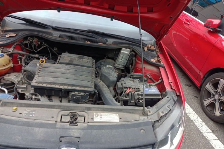 Used Volkswagen Polo 2014 1.6L Automatic Comfort Edition Engine Bay Left