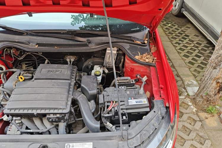 Used Volkswagen Polo 2014 1.4L Automatic Comfort Edition Engine Bay Left