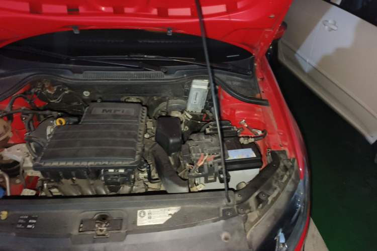 Used Volkswagen Polo 2014 1.4L Automatic Comfort Edition Engine Bay Left