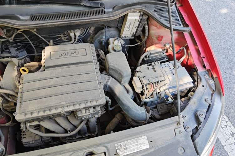 Used Volkswagen Polo 2014 1.4L Automatic Comfort Edition Engine Bay Left