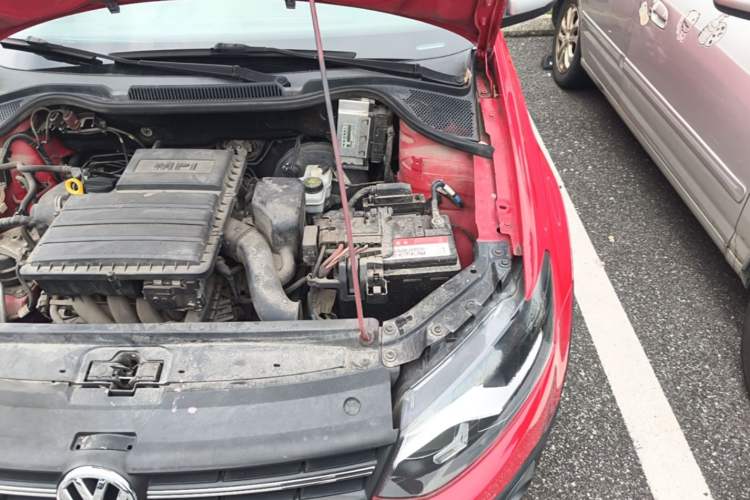 Used Volkswagen Polo 2014 1.6L Cross Polo Automatic Engine Bay Left