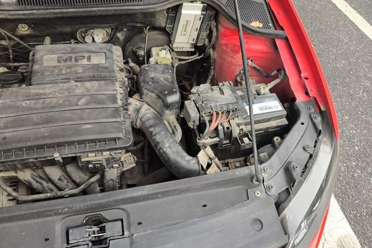Used Volkswagen Polo 2014 1.4L Manual Fashion Edition Engine Bay Left