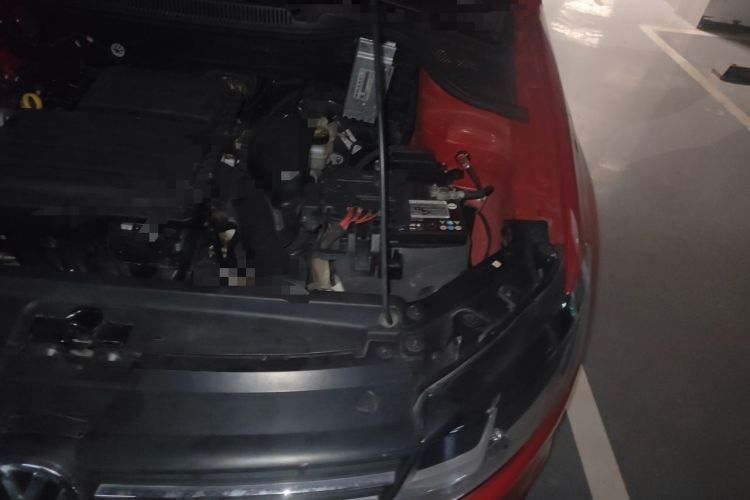 Used Volkswagen Polo 2014 1.6L Automatic Comfort Edition Engine Bay Left