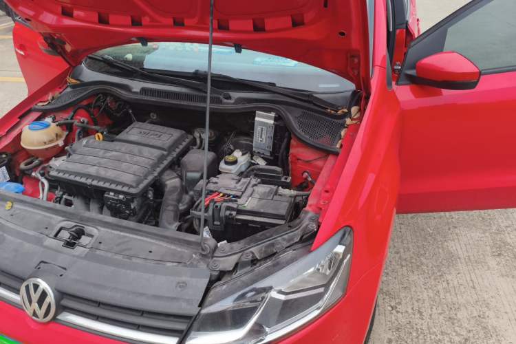 Used Volkswagen Polo 2014 1.6L Automatic Comfort Edition Engine Bay Left