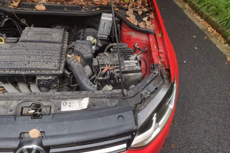 Used Volkswagen Polo 2014 1.6L Automatic Comfort Edition Engine Bay Left
