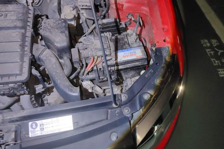 Used Volkswagen Polo 2014 1.6L Automatic Comfort Edition Engine Bay Left