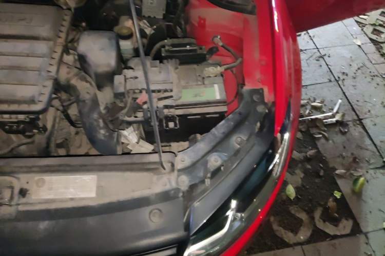Used Volkswagen Polo 2014 1.4L Automatic Comfort Edition Engine Bay Left