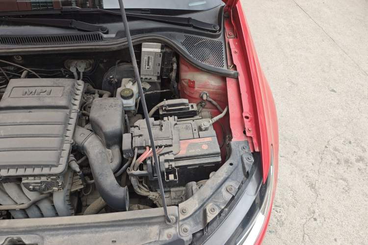 Used Volkswagen Polo 2014 1.4L Automatic Comfort Edition Engine Bay Left