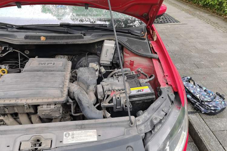 Used Volkswagen Polo 2014 1.6L Automatic Comfort Edition Engine Bay Left