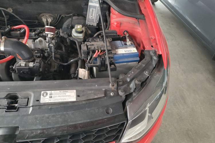 Used Volkswagen Polo 2014 1.6L Automatic Luxury Edition Engine Bay Left