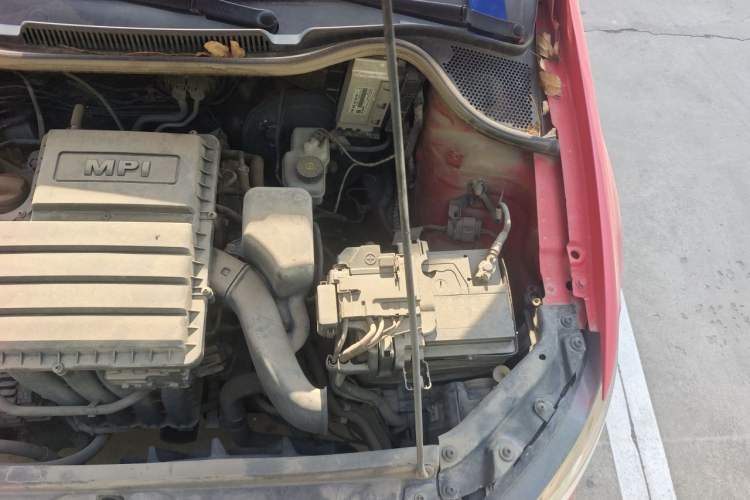 Used Volkswagen Polo 2014 1.4L Manual Comfort Edition Engine Bay Left