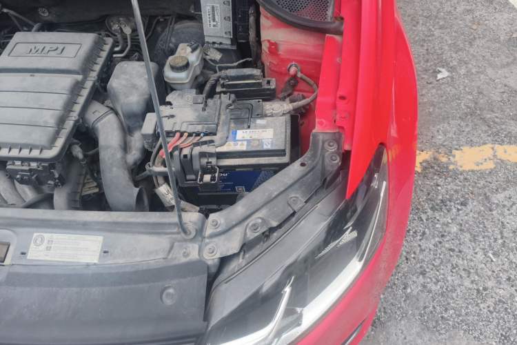 Used Volkswagen Polo 2014 1.6L Automatic Comfort Edition Engine Bay Left