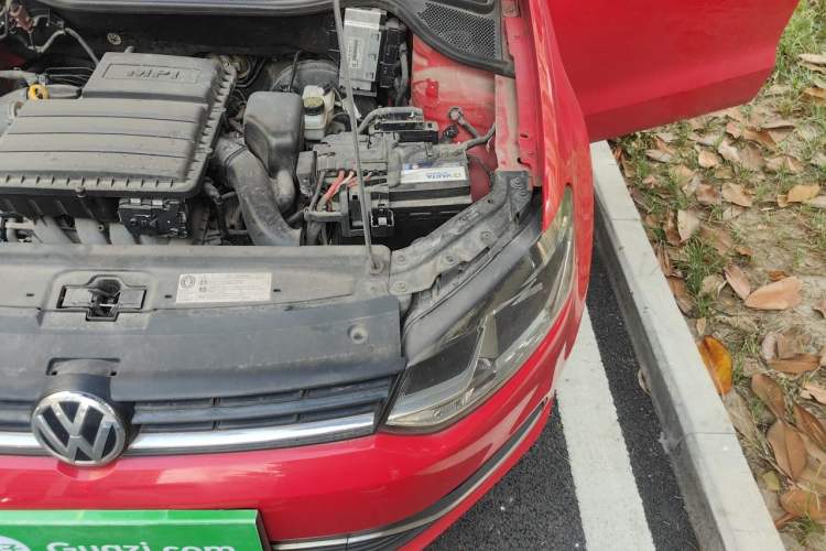Used Volkswagen Polo 2014 1.6L Automatic Comfort Edition Engine Bay Left