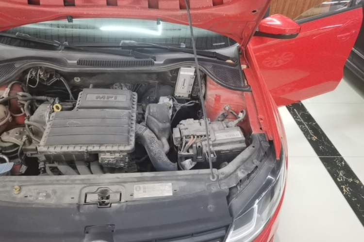 Used Volkswagen Polo 2014 1.6L Manual Comfort Edition Engine Bay Left