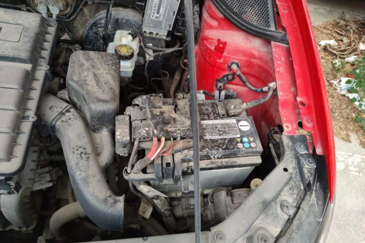 Used Volkswagen Polo 2014 1.6L Manual Comfort Edition Engine Bay Left