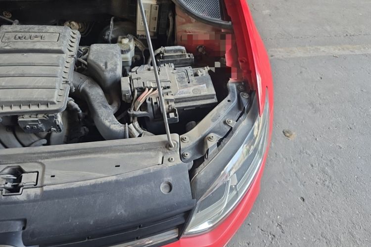 Used Volkswagen Polo 2014 1.6L Automatic Comfort Edition Engine Bay Left