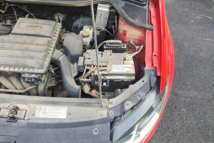 Used Volkswagen Polo 2014 1.4L Automatic Comfort Edition Engine Bay Left