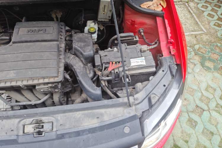 Used Volkswagen Polo 2014 1.6L Automatic Luxury Edition Engine Bay Left