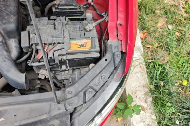 Used Volkswagen Polo 2014 1.6L Automatic Luxury Edition Engine Bay Left