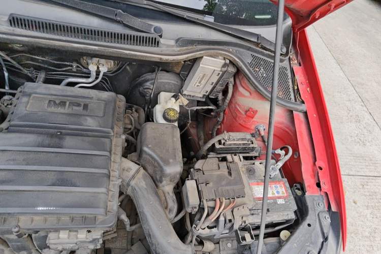 Used Volkswagen Polo 2014 1.6L Automatic Comfort Edition Engine Bay Left