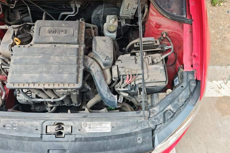 Used Volkswagen Polo 2014 1.4L Automatic Comfort Edition Engine Bay Left